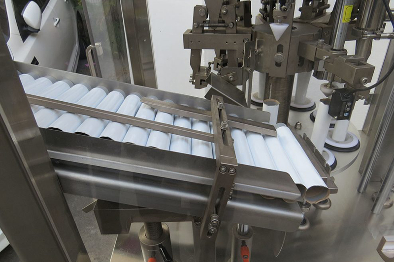 Máquina automática de llenado y engaste de tubos metálicos VK-TFS-009A