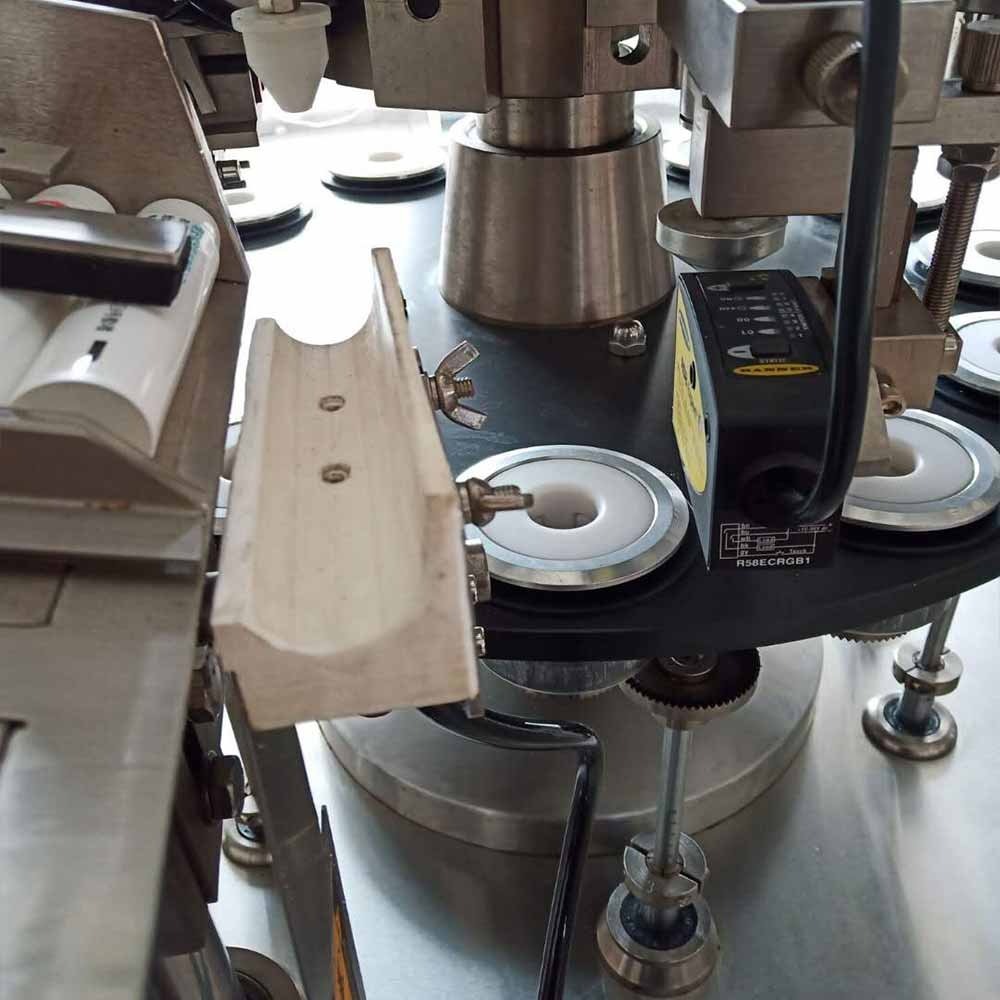 Máquina automática de llenado y engaste de tubos metálicos VK-TFS-009A